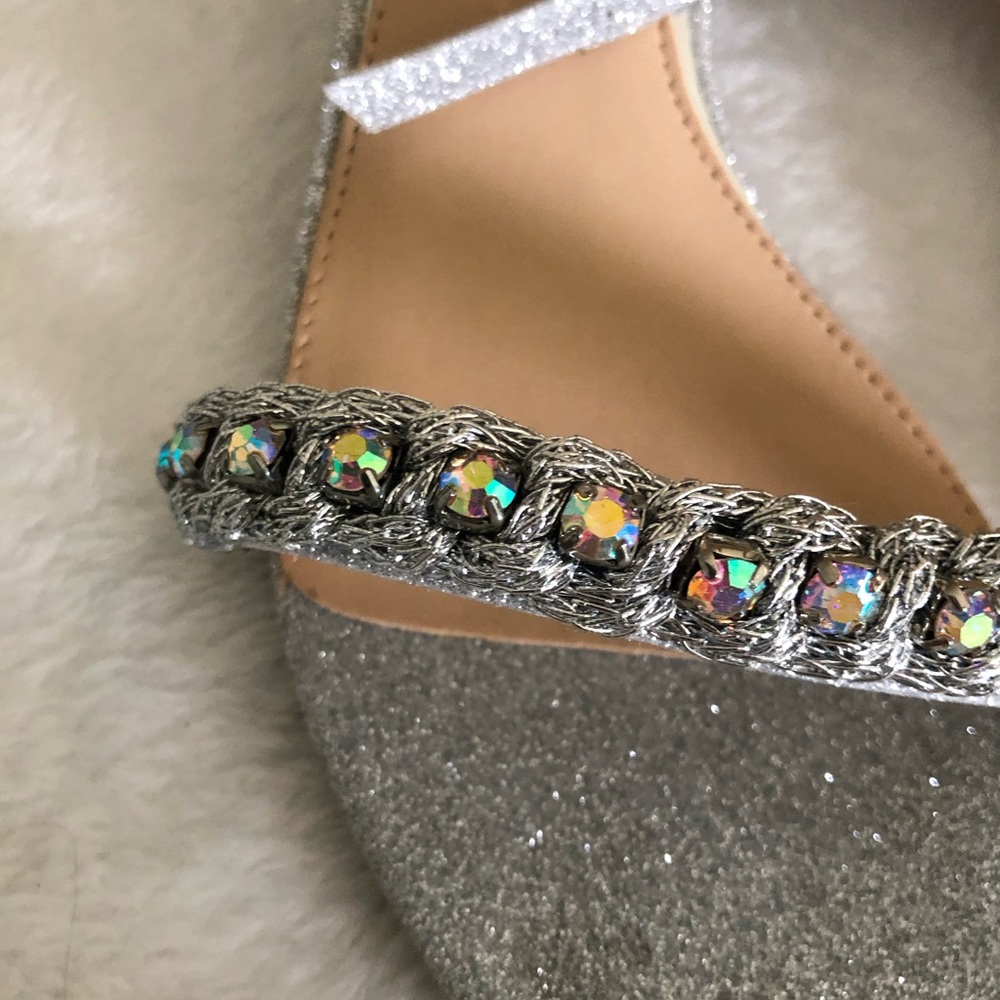 Jewel by Badgley Mischka Odonna sandals. Size 8 never worn. Brand new in box. - Picture 5 of 15
